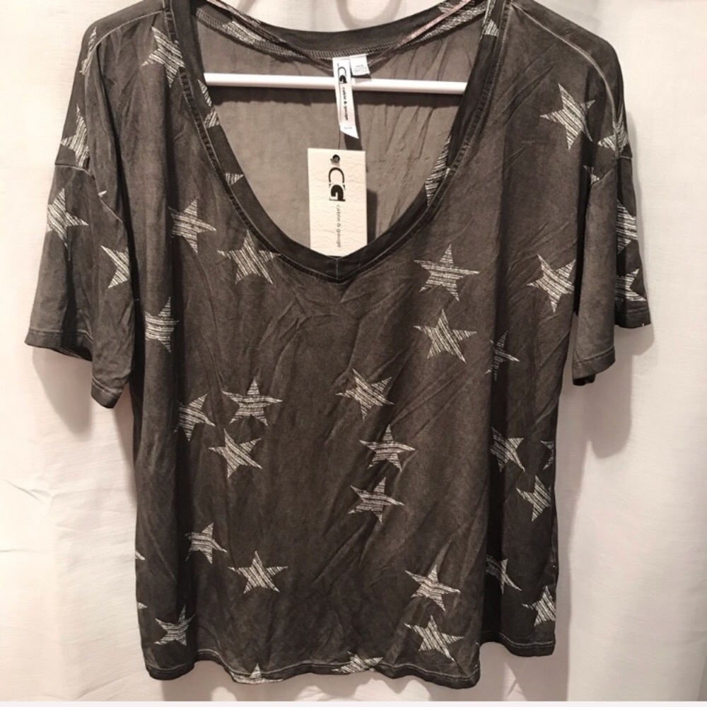 Cable & Gauge Gray Star V Neck Shirt Top NWT